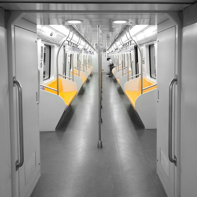 indoors-no-person-hallway-subway-system-airport 图片素材