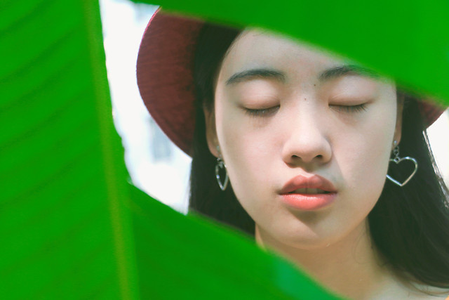 people-portrait-woman-green-face 图片素材