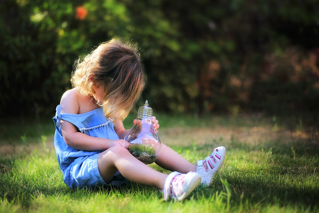 child-grass-park-girl-baby 图片素材