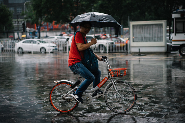 street-people-land-vehicle-wheel-man 图片素材