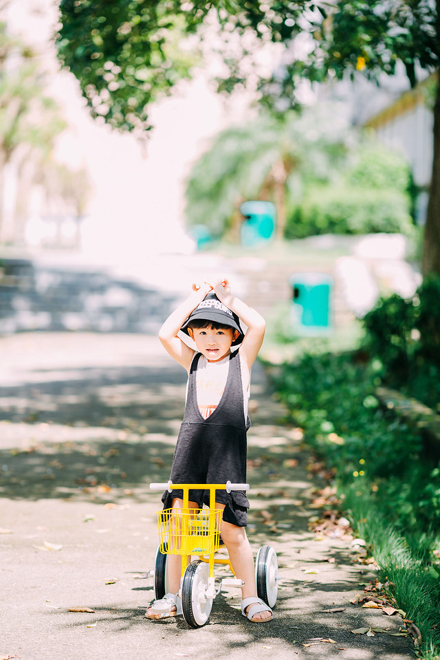 woman-girl-street-clothing-child 图片素材