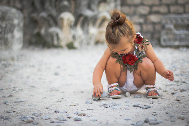 child-girl-beach-people-sand picture material