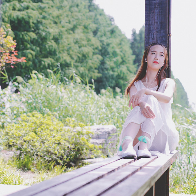 nature-summer-grass-woman-relaxation 图片素材