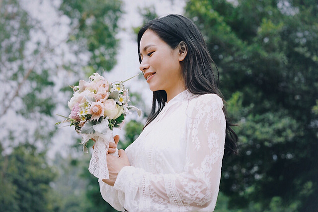 woman-nature-flower-outdoors-girl 图片素材