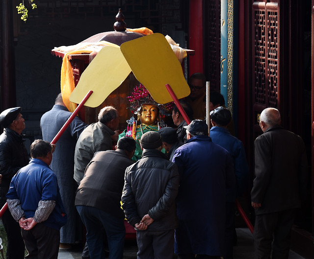 people-religion-many-group-street 图片素材