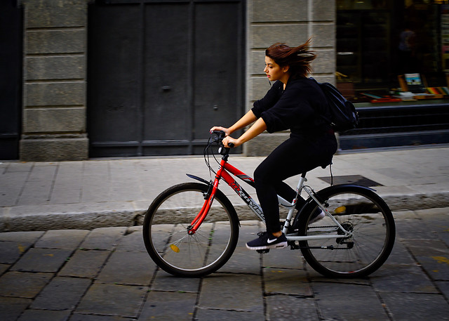 street-wheel-bicycle-land-vehicle-people 图片素材