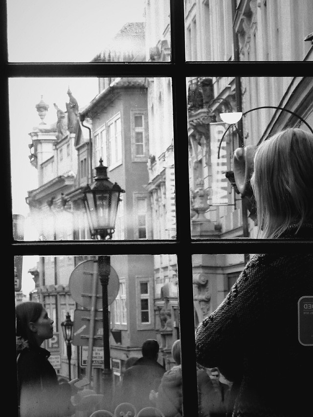 black-and-white-street-window-monochrome-city 图片素材