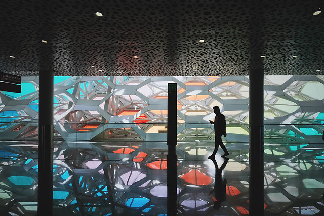 people-light-reflection-business-airport 图片素材