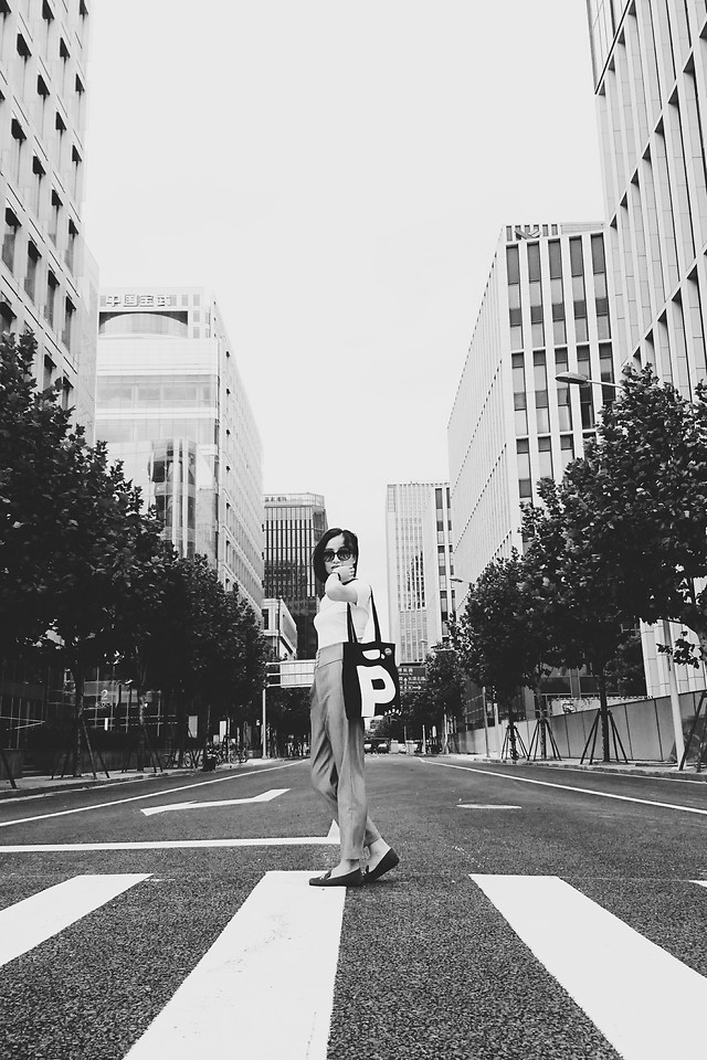 people-street-adult-urban-area-city 图片素材