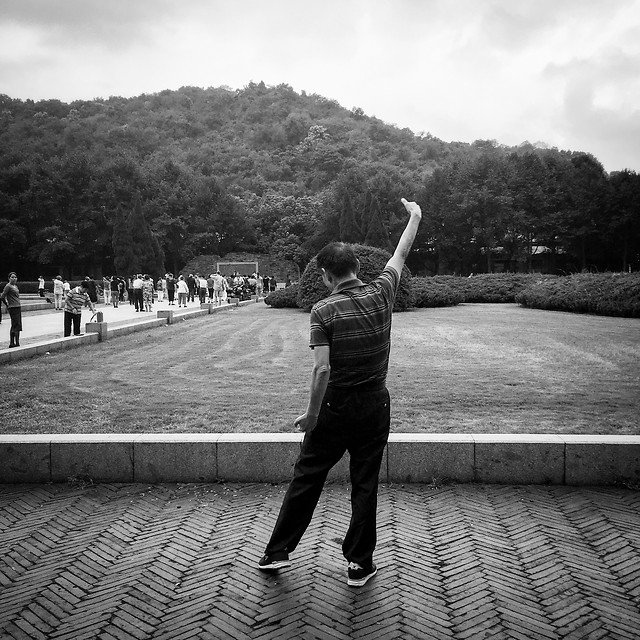 people-street-monochrome-man-sky 图片素材
