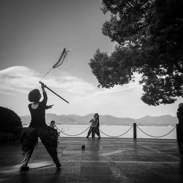 people-monochrome-man-water-silhouette 图片素材