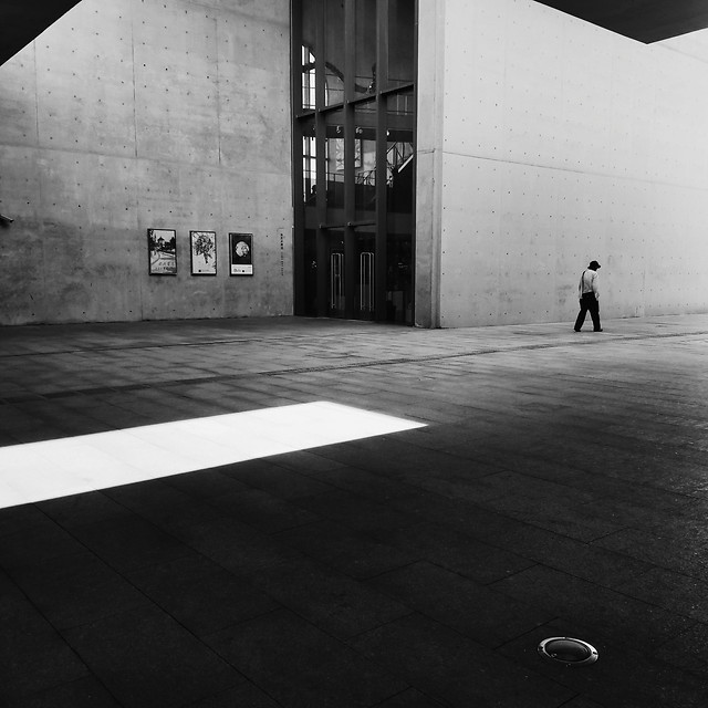monochrome-street-city-people-black-white 图片素材