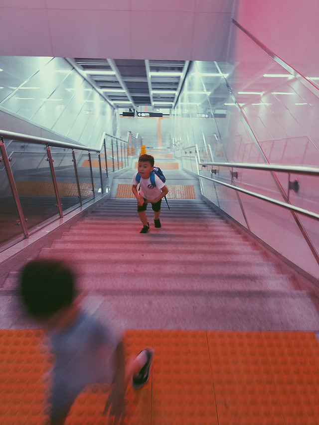 people-airport-red-business-competition 图片素材