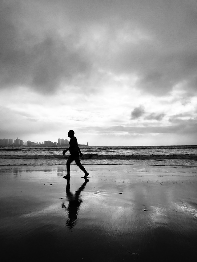 monochrome-people-water-sky-sea 图片素材