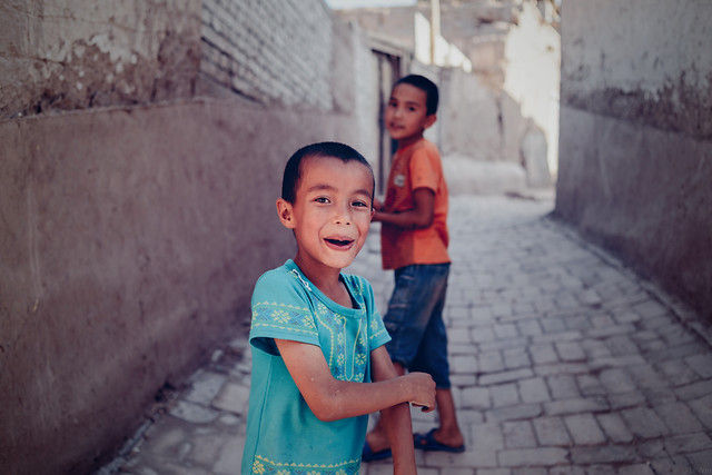child-street-people-boy-photograph 图片素材