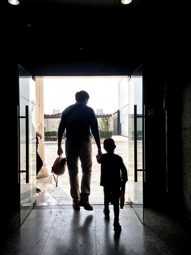 people-street-silhouette-shadow-man 图片素材