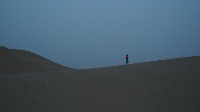 desert-landscape-sky-daylight-mountain 图片素材