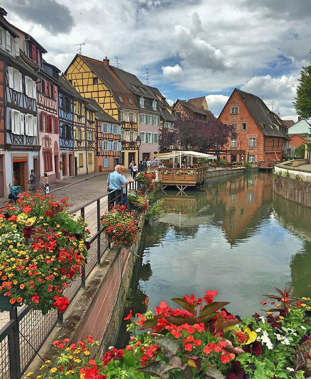 house-travel-water-building-architecture picture material
