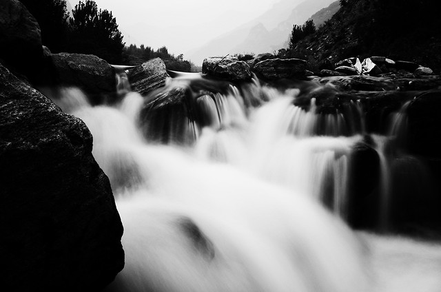 monochrome-water-no-person-waterfall-river 图片素材