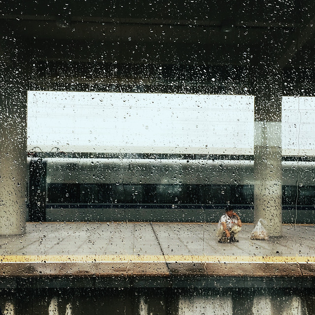 people-street-water-rain-urban 图片素材