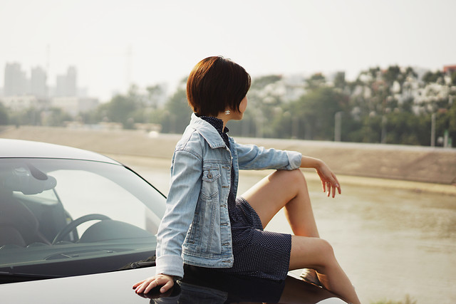 woman-travel-car-outdoors-people picture material