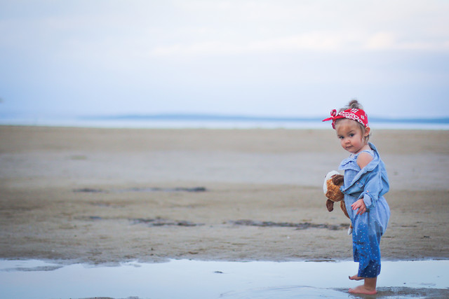 beach-sea-child-water-sand 图片素材