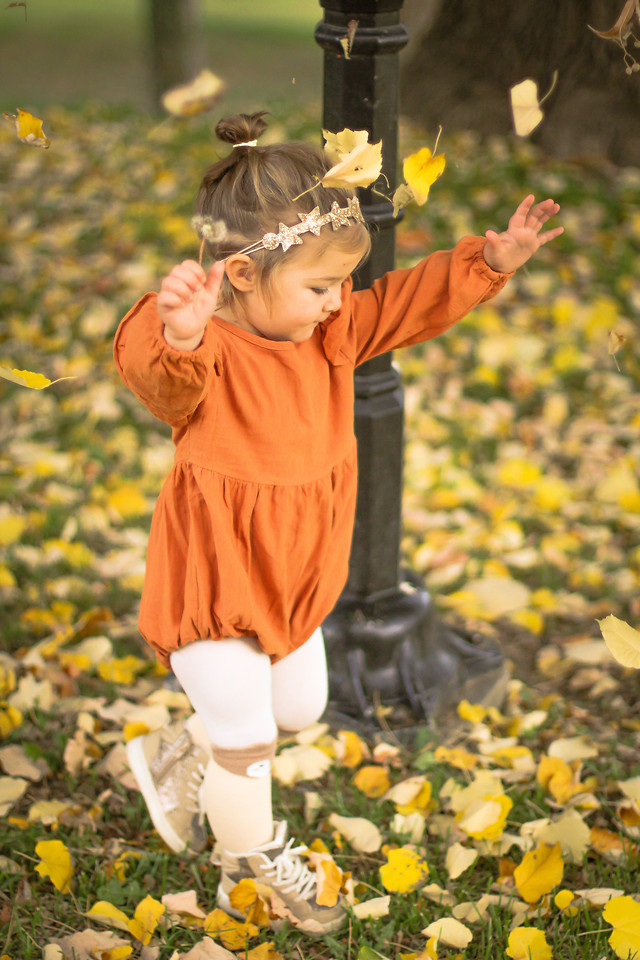 child-fall-outdoors-nature-fun 图片素材