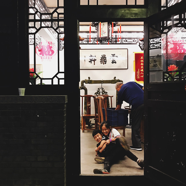 people-indoors-home-bar-stock picture material