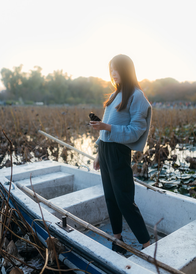 woman-adult-people-one-outdoors picture material