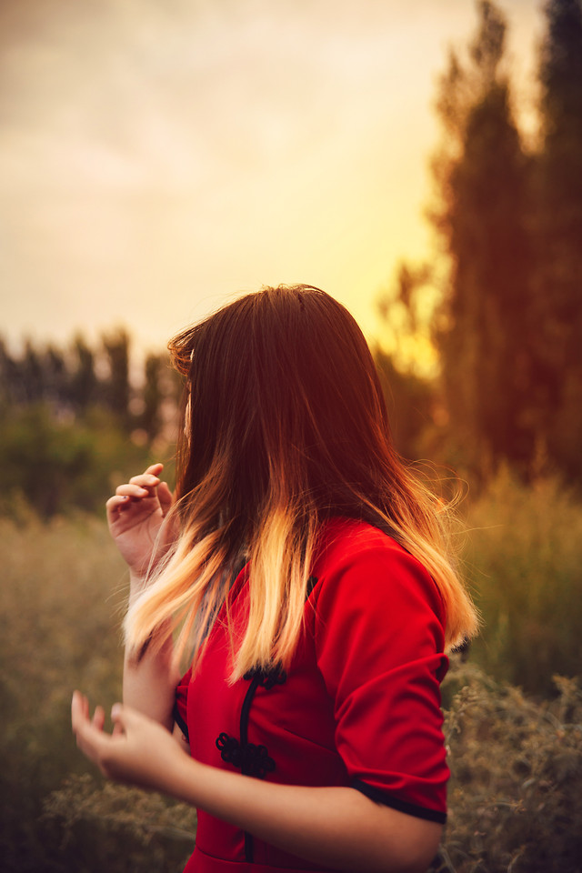 girl-nature-sunset-outdoors-fall 图片素材