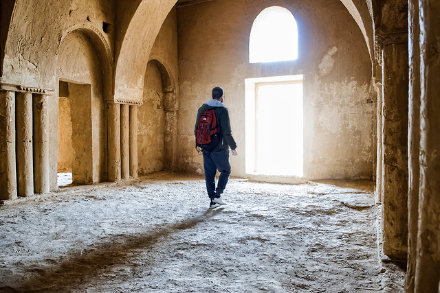 architecture-people-travel-building-indoors 图片素材