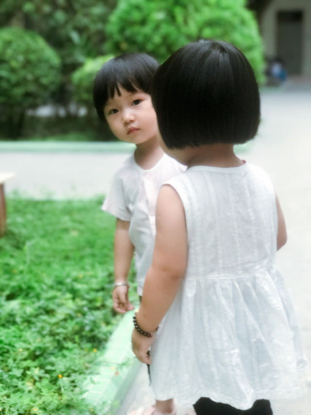 child-girl-people-outdoors-little 图片素材