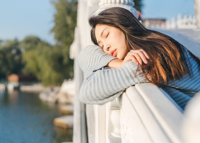 outdoors-woman-nature-relaxation-leisure 图片素材