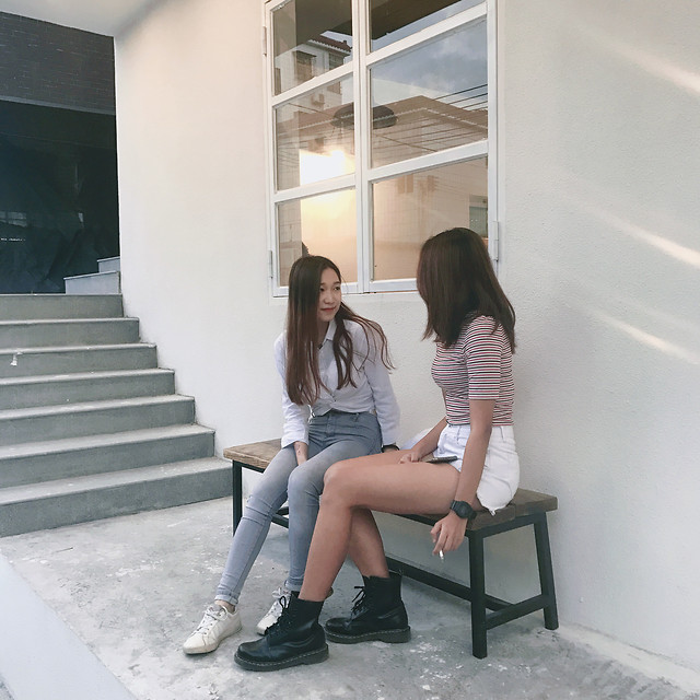 woman-indoors-adult-people-step 图片素材