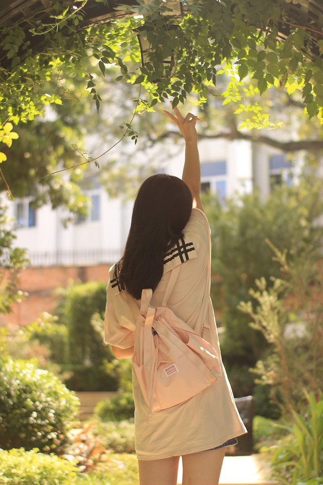 woman-nature-clothing-outdoors-summer 图片素材
