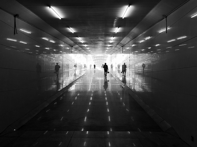monochrome-subway-system-tunnel-light-airport 图片素材