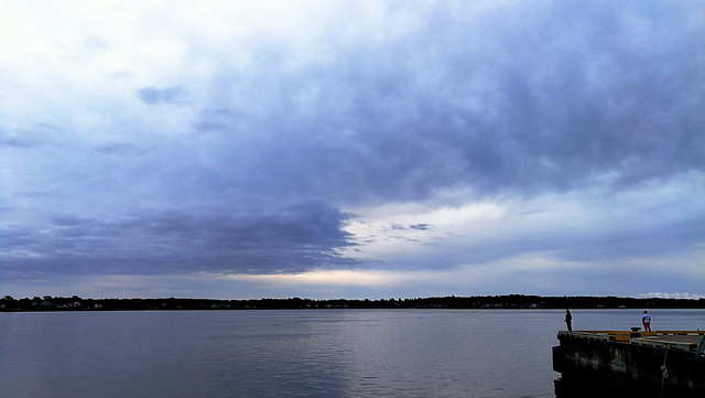 sky-water-lake-cloud-reflection 图片素材