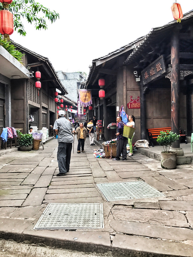 street-city-people-road-tourism 图片素材