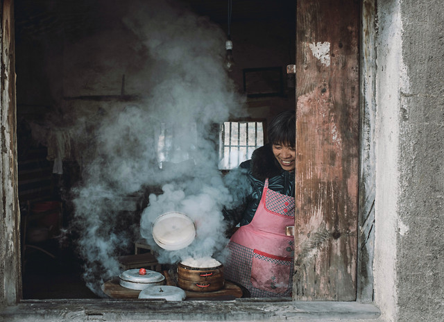 smoke-flame-people-adult-woman 图片素材