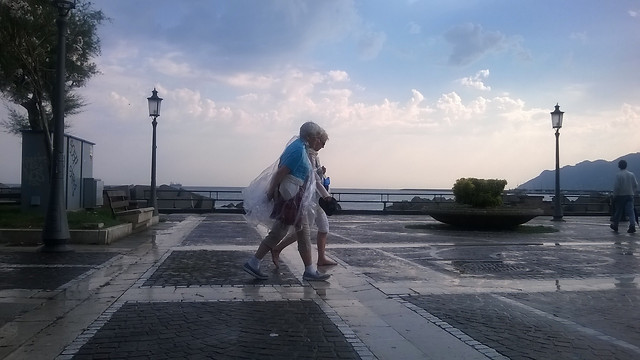 sky-street-water-people-cloud 图片素材