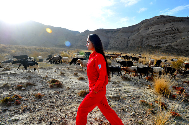 desert-landscape-people-mountain-nature 图片素材