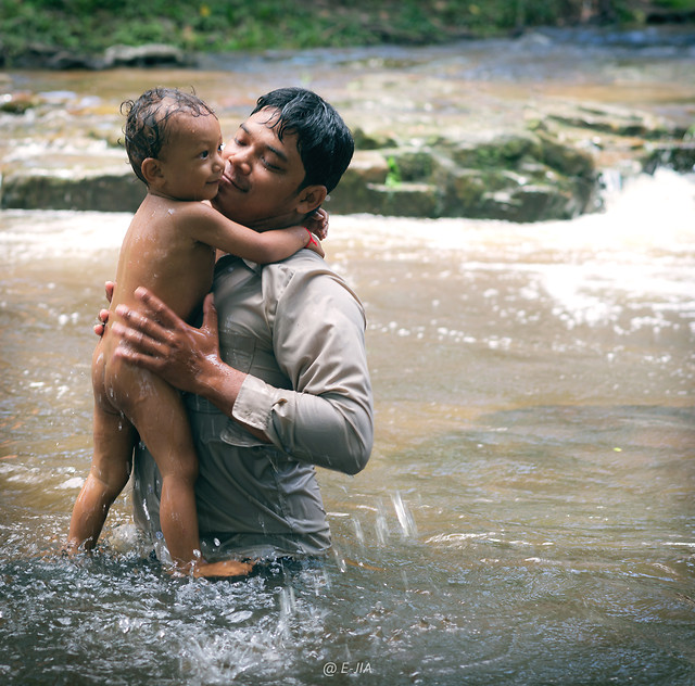 water-child-two-family-beach 图片素材