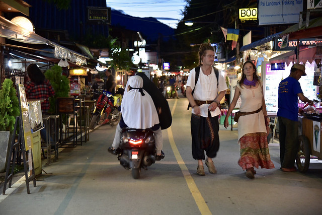 people-shopping-street-market-commerce 图片素材