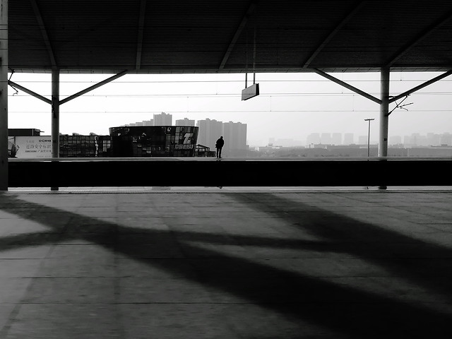 street-monochrome-light-airport-city 图片素材