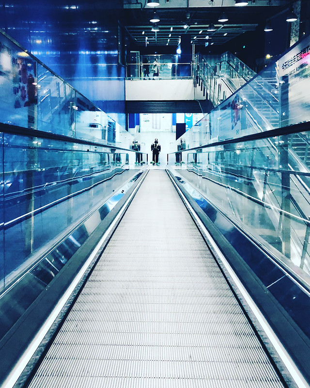 escalator-city-urban-fast-airport 图片素材