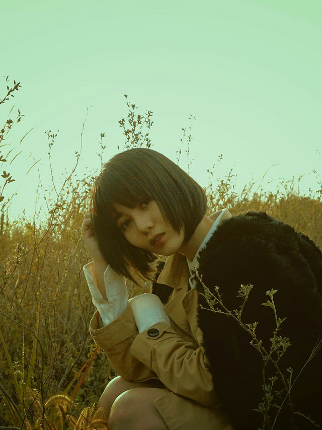 girl-nature-portrait-fall-woman 图片素材