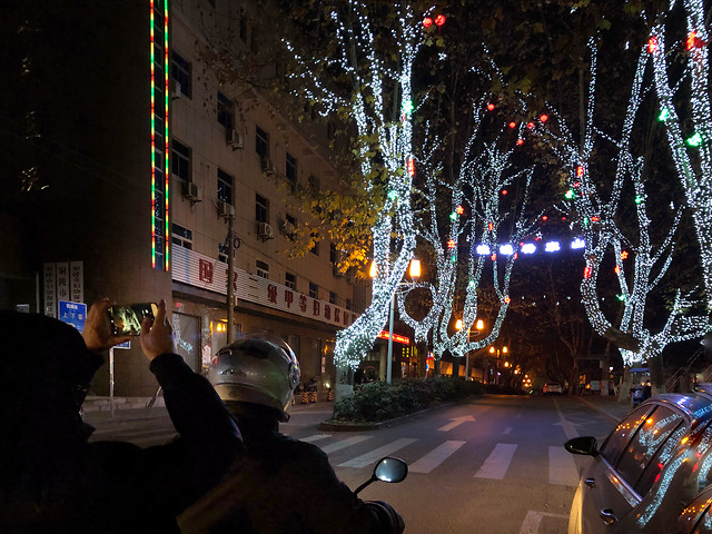 street-people-light-city-night 图片素材