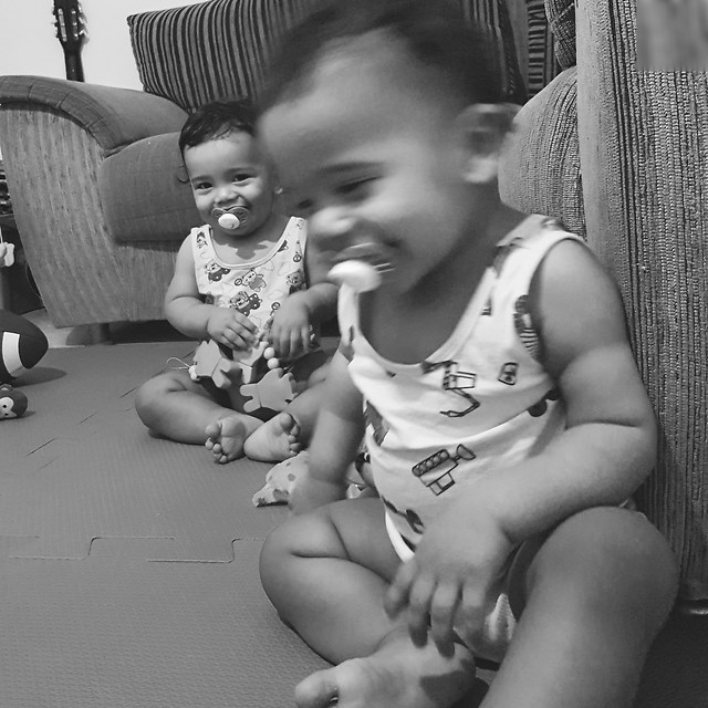 child-girl-facial-expression-toddler-monochrome 图片素材