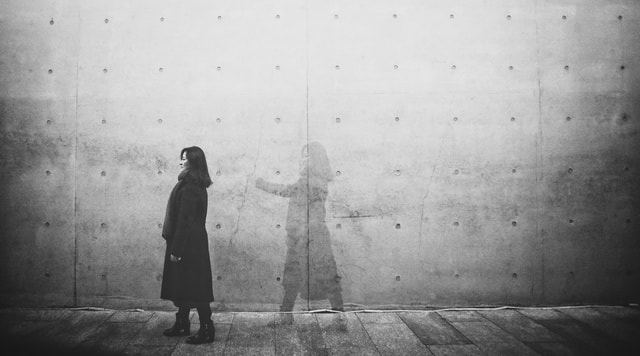 wall-portrait-black-and-white-people-wear 图片素材