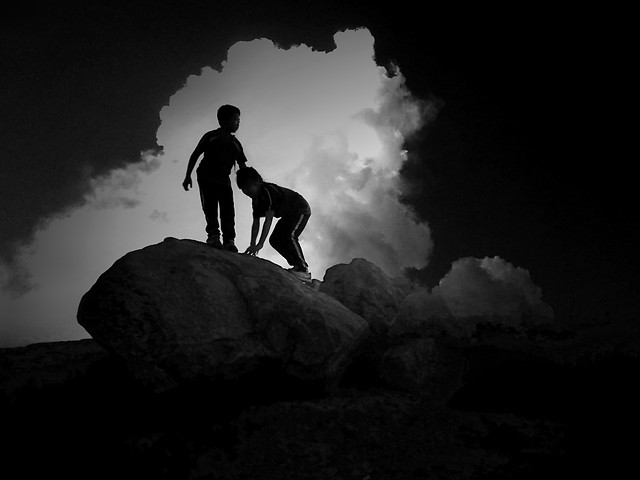 people-silhouette-sky-white-black 图片素材